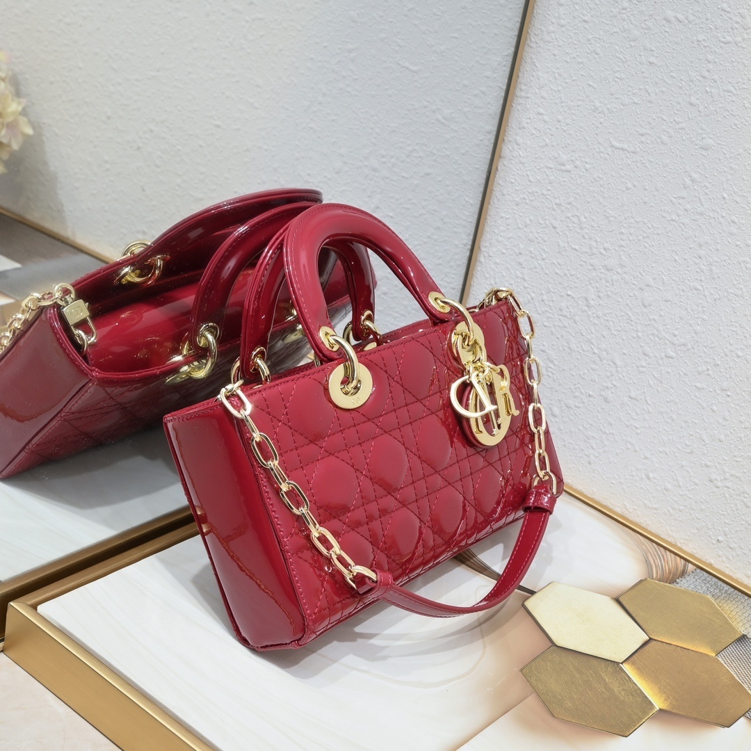 dior red patent leather handbag 26cm - Image 7