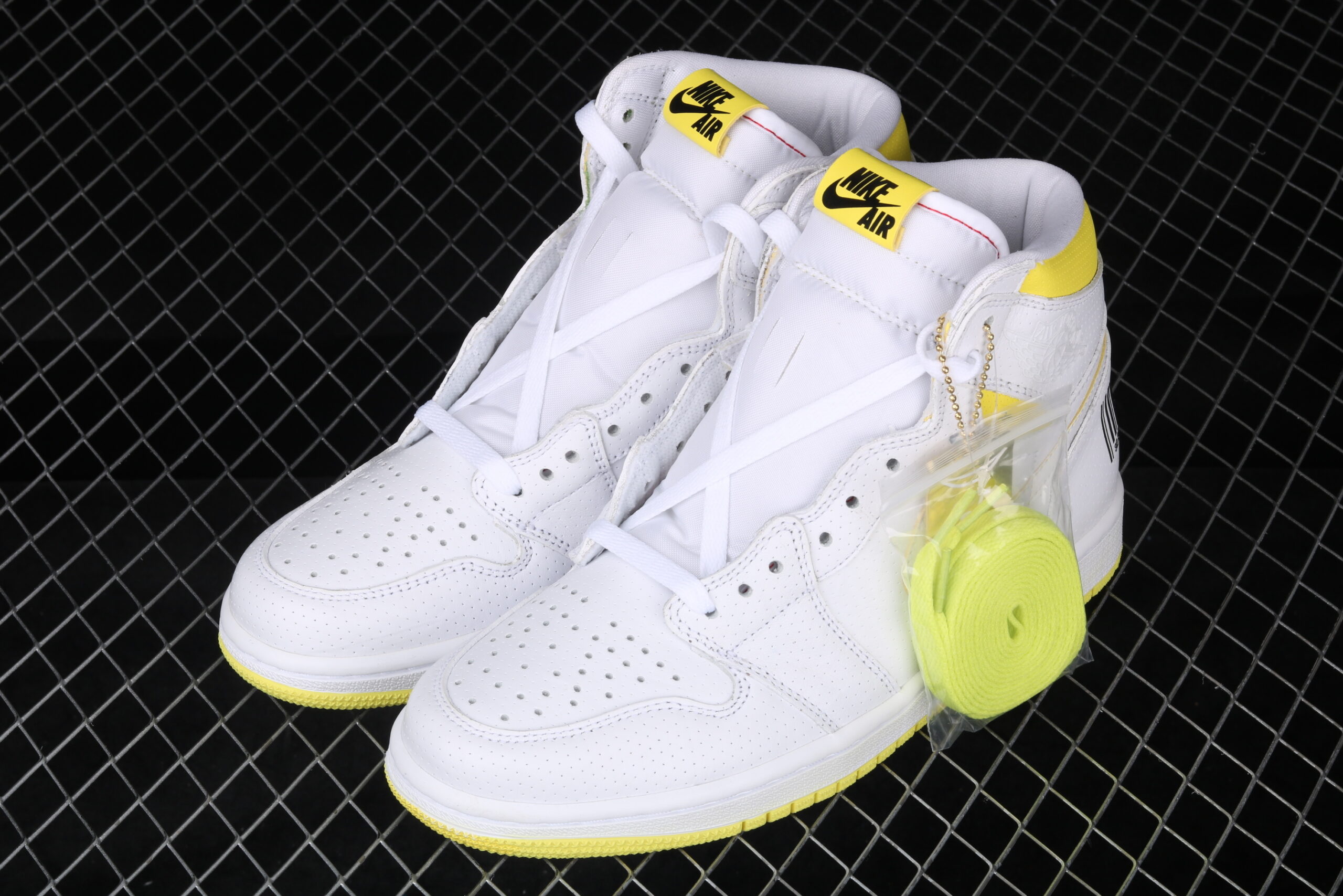 air jordan 1 high og 'first class flight' 555088-170 - Image 3