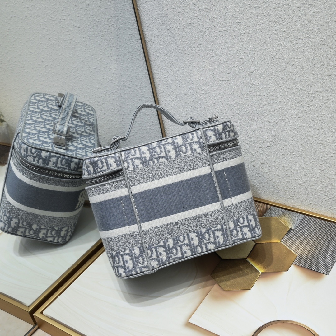 dior 28x20.5x15.5cm cosmetic bag - gray - Image 7