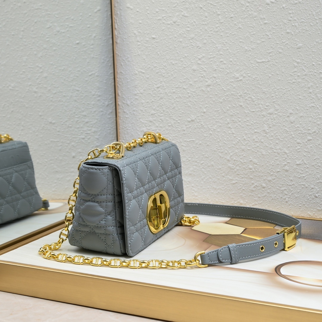 dior 21-13-8 quilted gray bag with gold chain - Image 7
