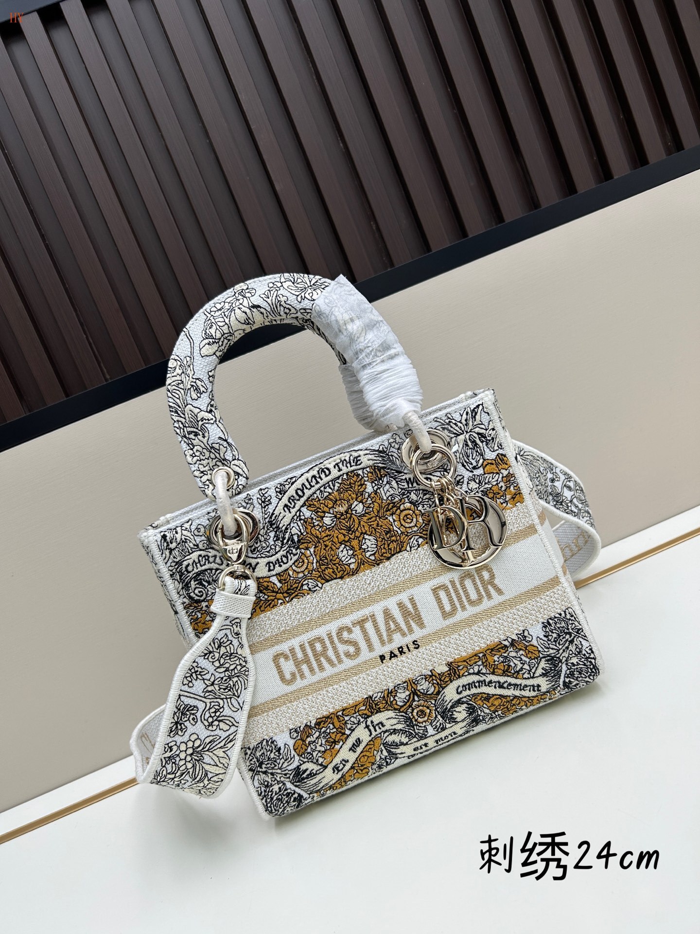 christian dior embroidered bag 24cm