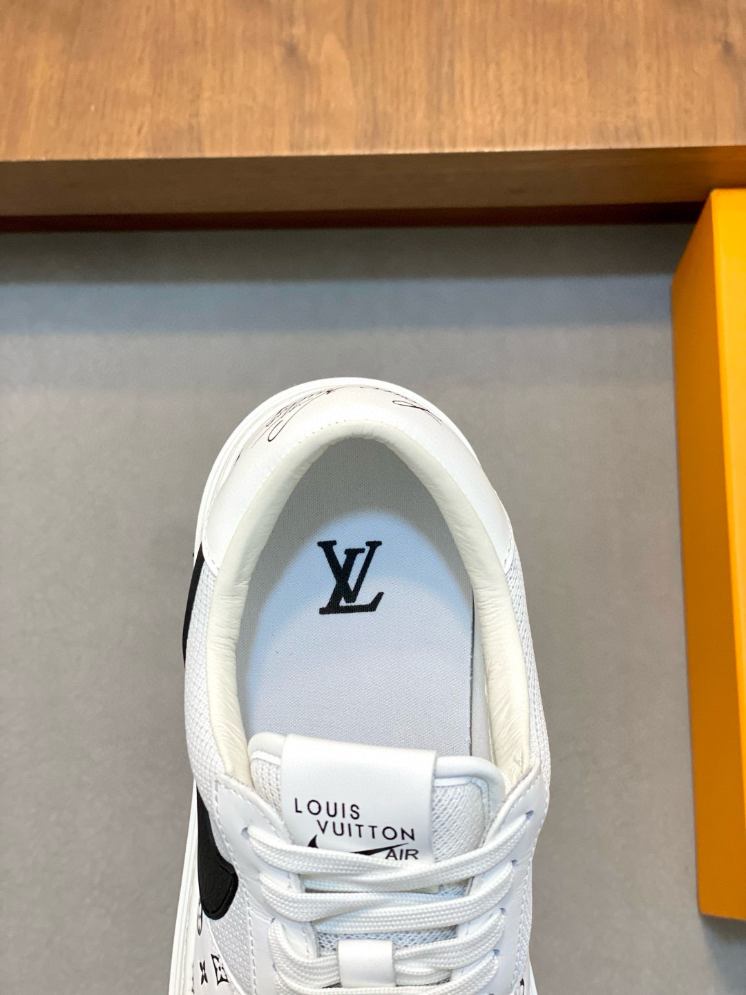 louis vuitton high-end sneakers size 39/44 - Image 7