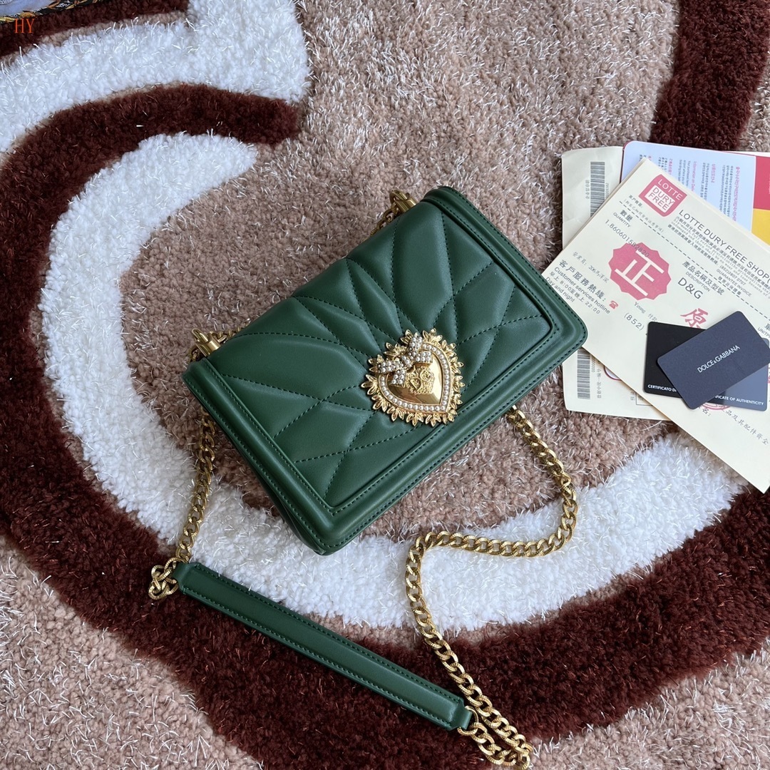 dolce & gabbana green quilted bag with heart detail - Image 7