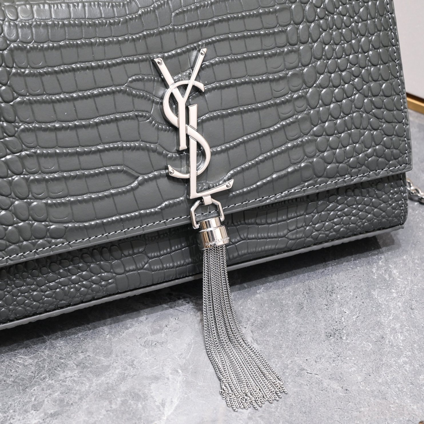 yves saint laurent croc-embossed gray handbag 24*5.5*14.5 - Image 7