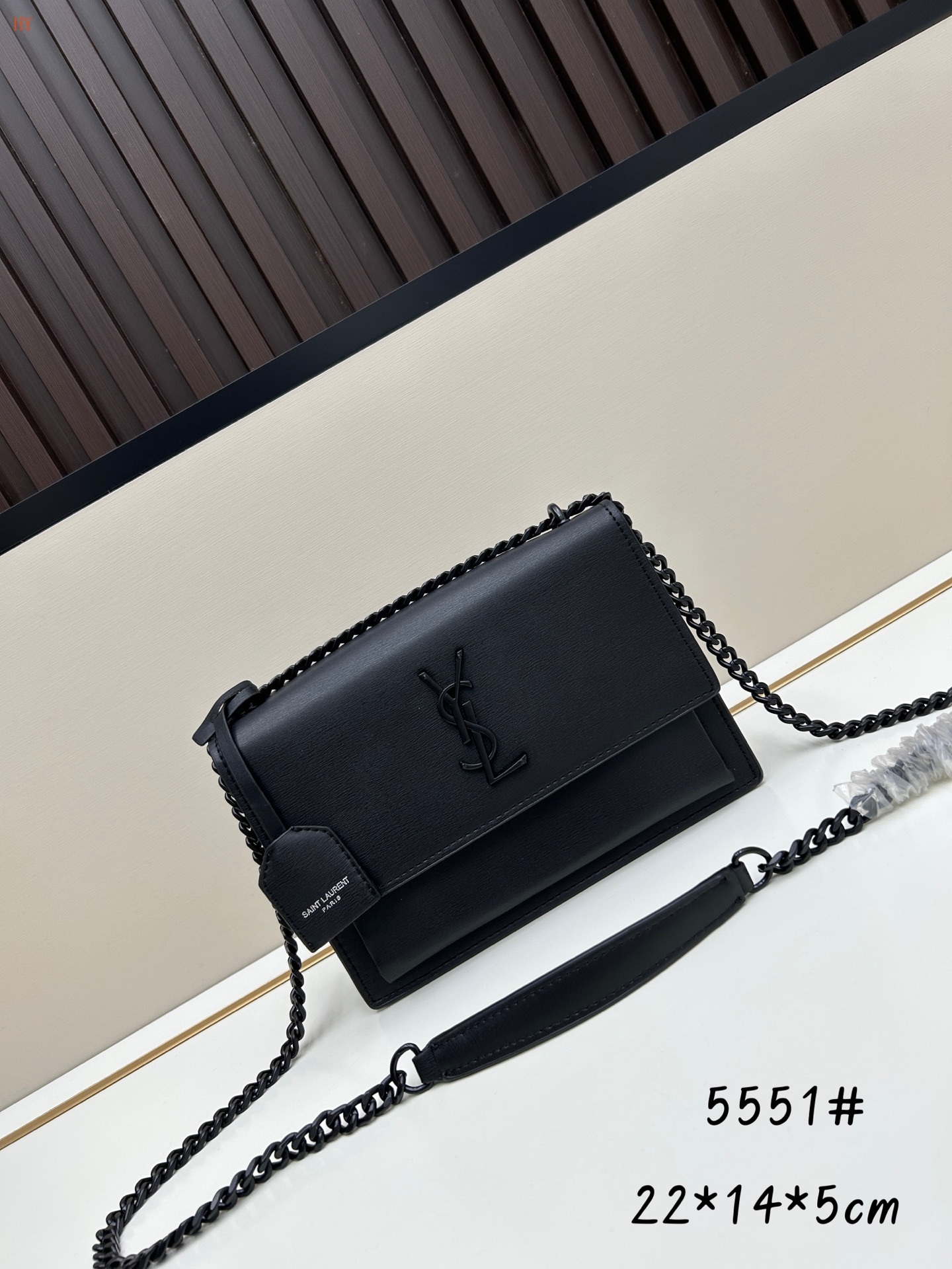 yves saint laurent black leather crossbody bag 22*14*5 cm
