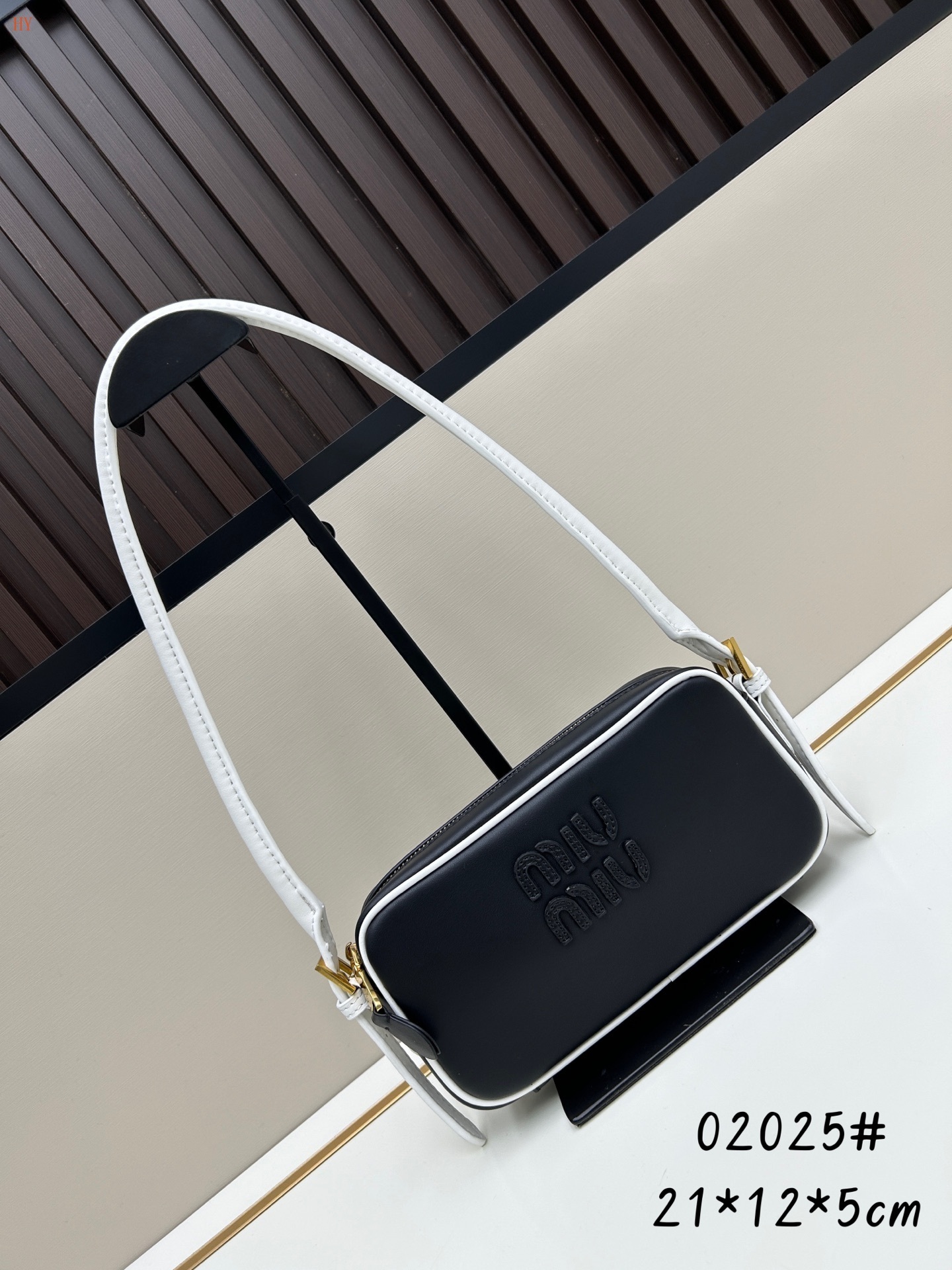 miu miu black crossbody bag 21*12*5 cm