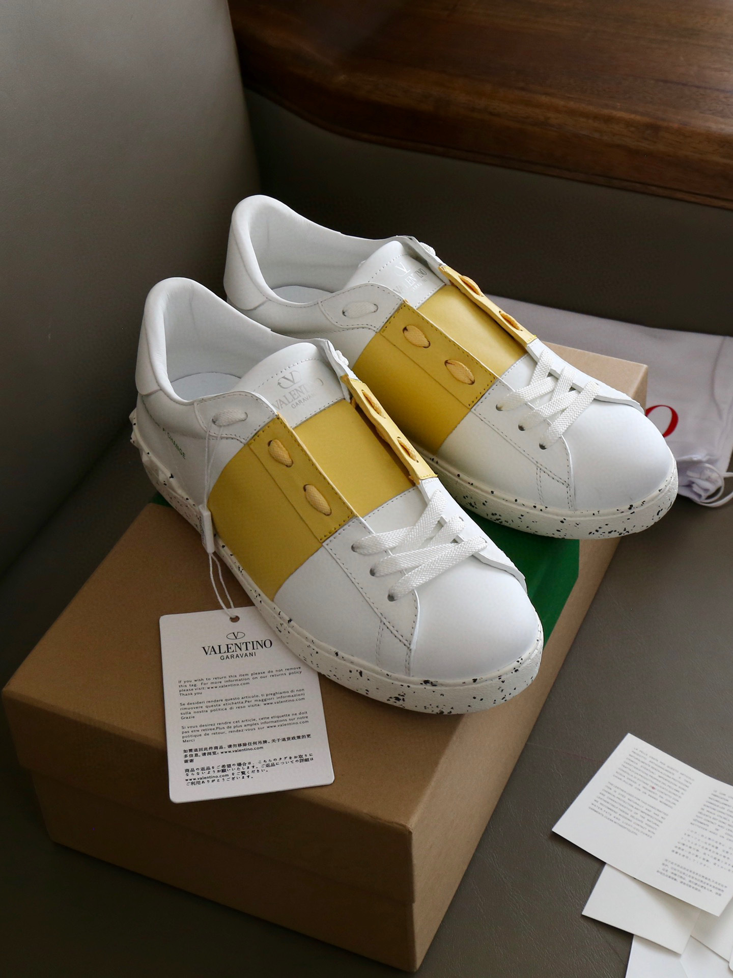 valentino unisex sneakers 35-44 with yellow accents - Image 7