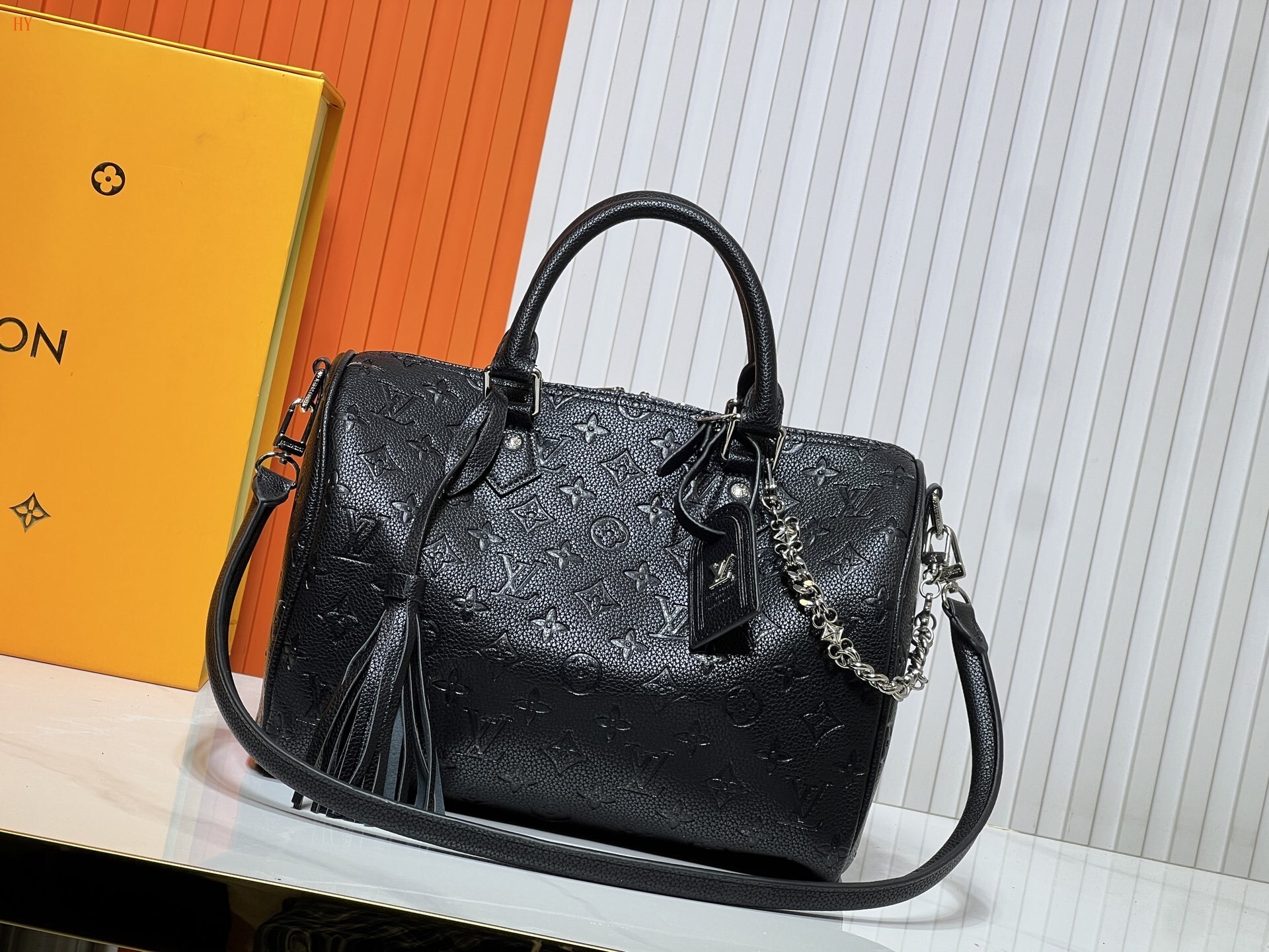 louis vuitton black monogram handbag 30x21x17 cm