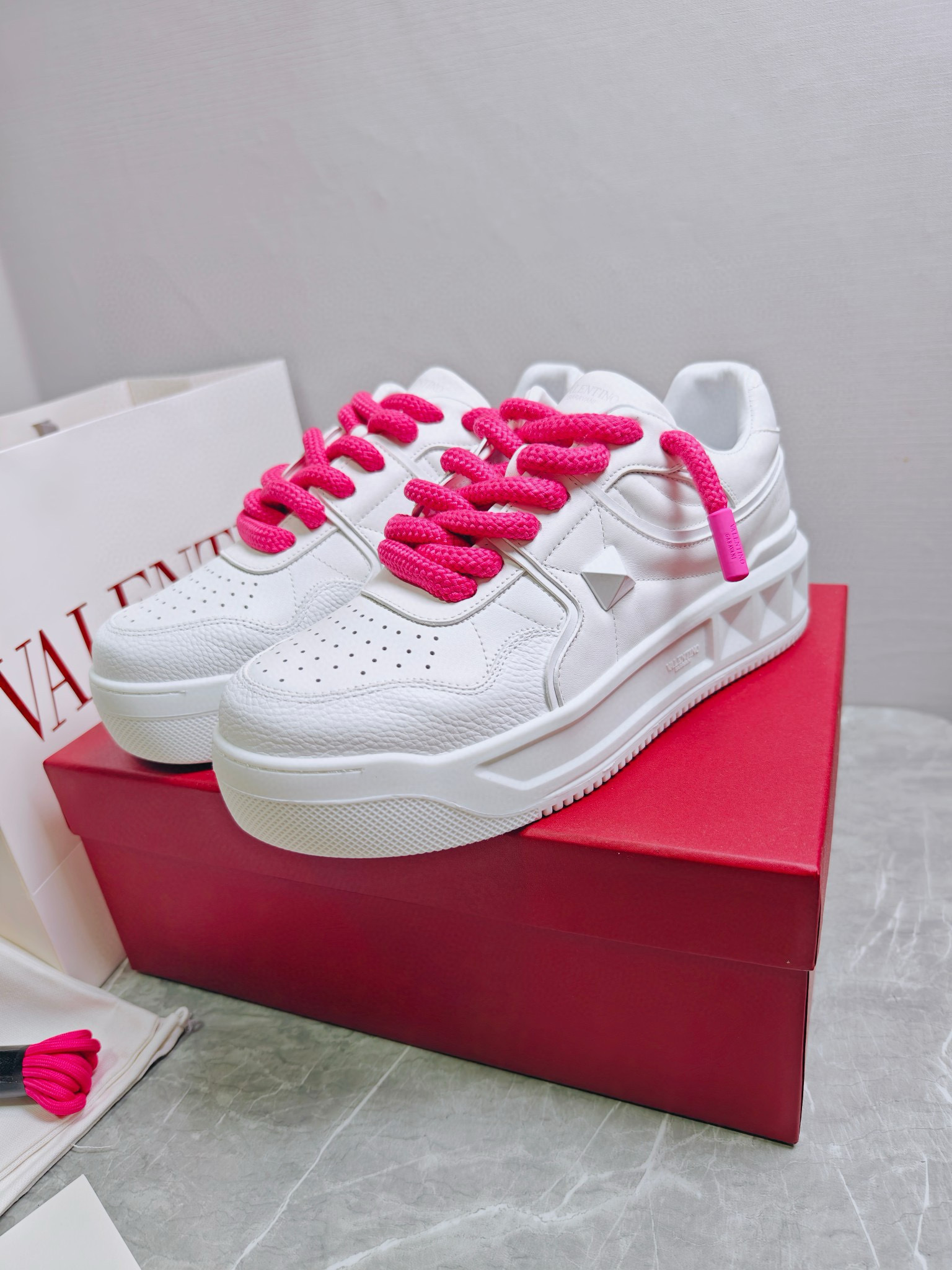 valentino unisex sneakers with pink laces, size 35/44 - Image 7