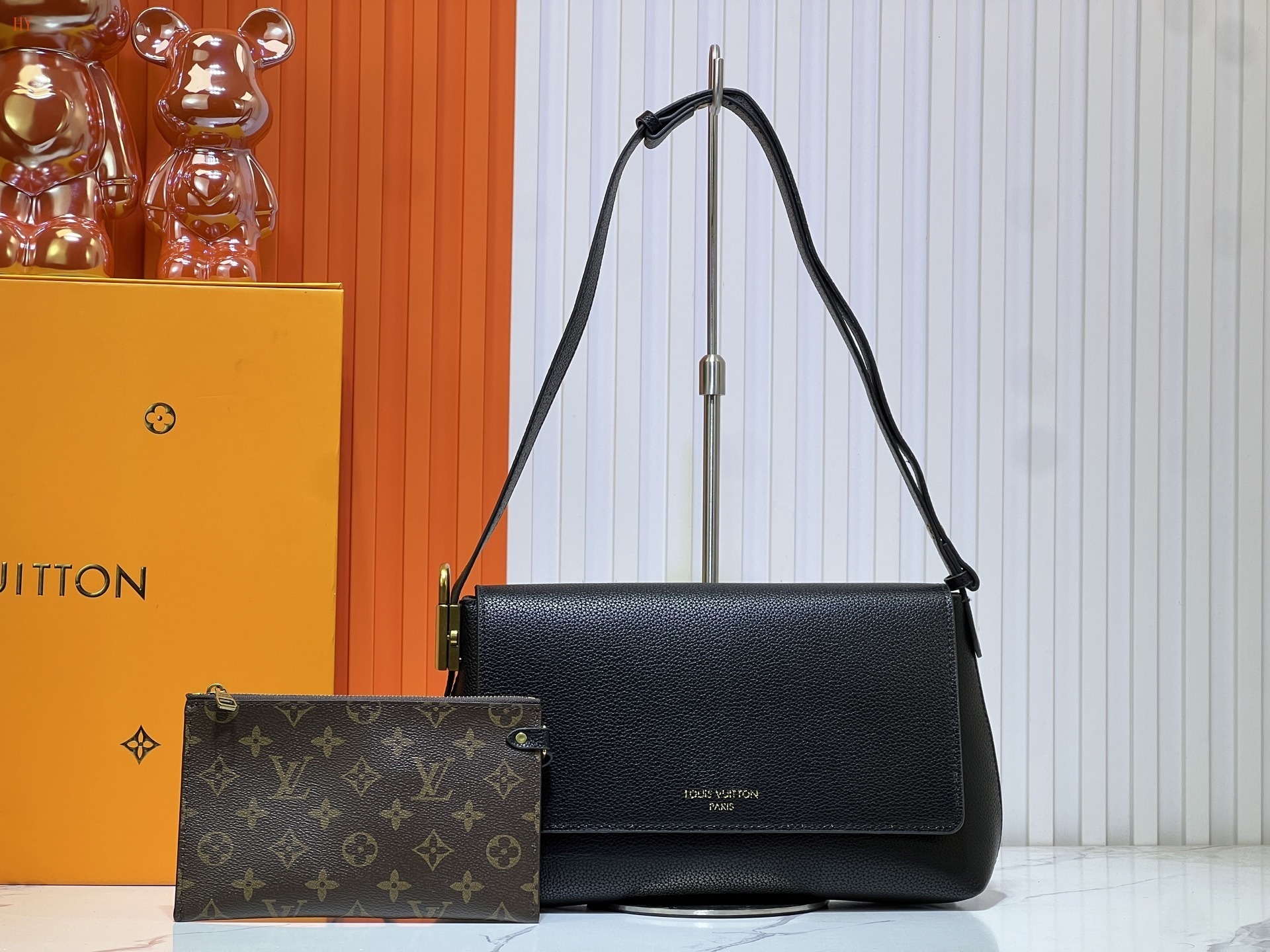 louis vuitton black leather crossbody bag 30*18*12