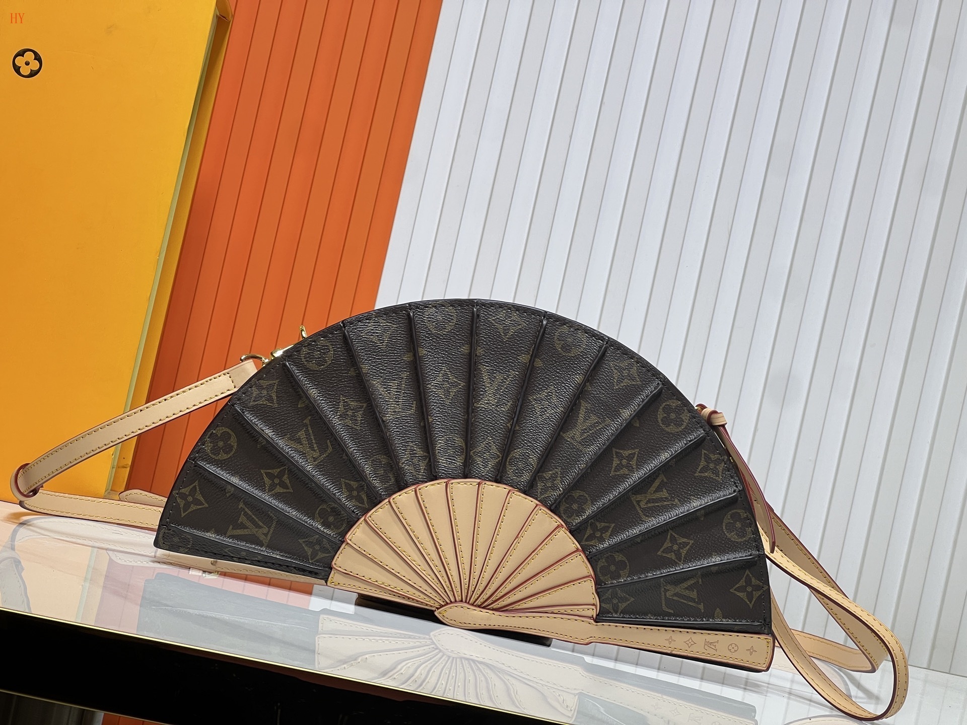 louis vuitton fan-shaped bag - 37x19x6 cm