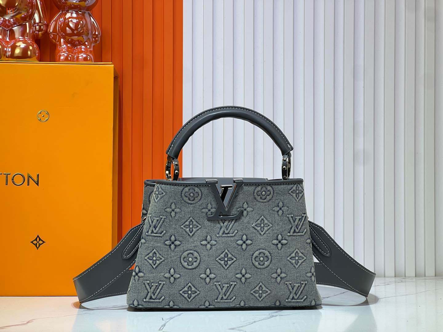 louis vuitton gray monogram canvas handbag 27x17.93x9