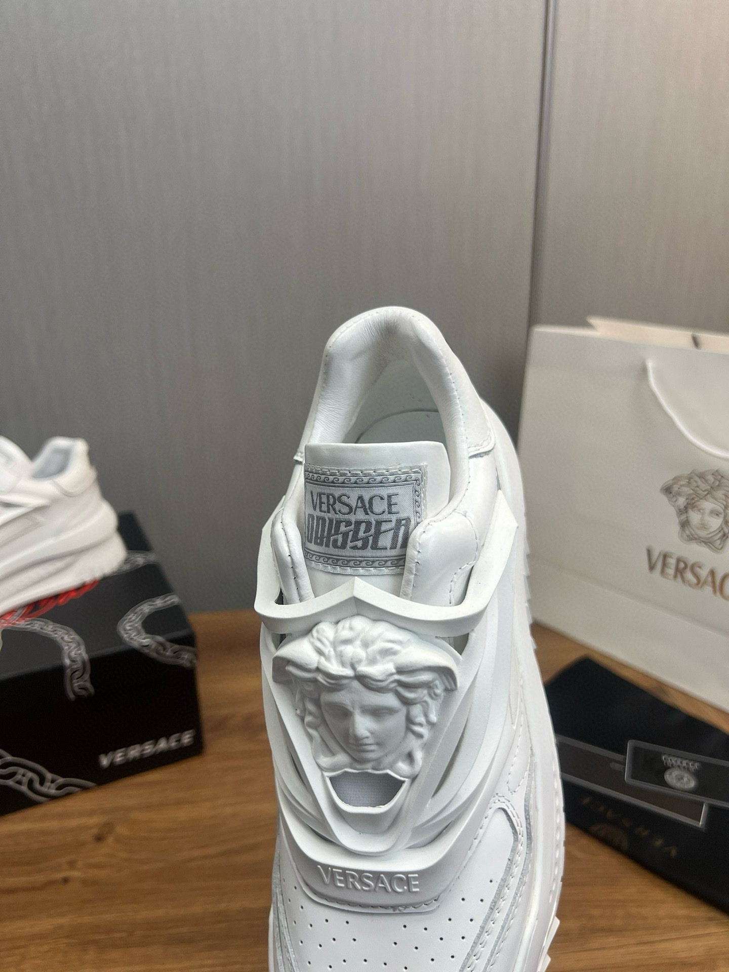versace casual sneakers in white, size 38/44 - Image 8