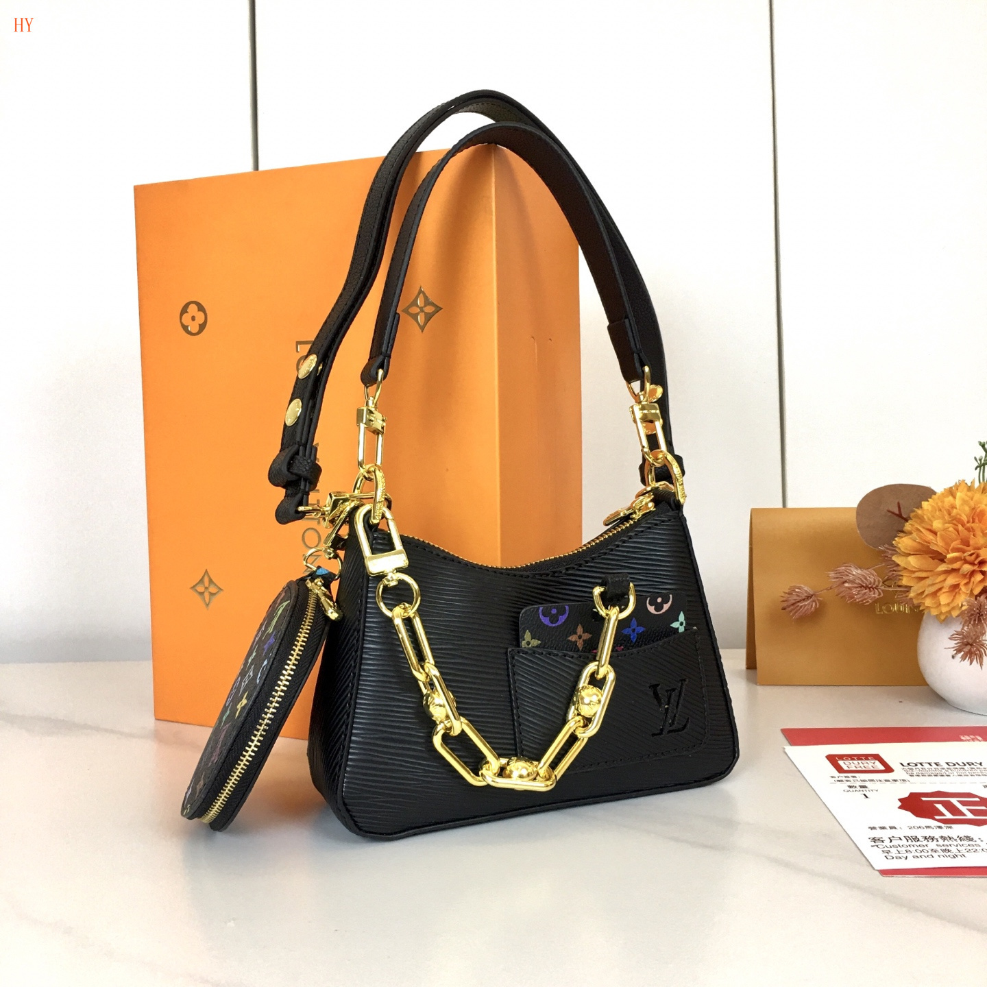 louis vuitton black handbag 19*13.5*6.5