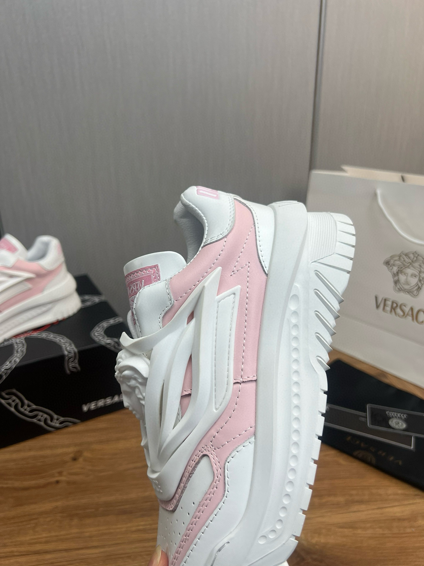 versace casual sneakers in white/pink - sizes 38/44 - Image 8