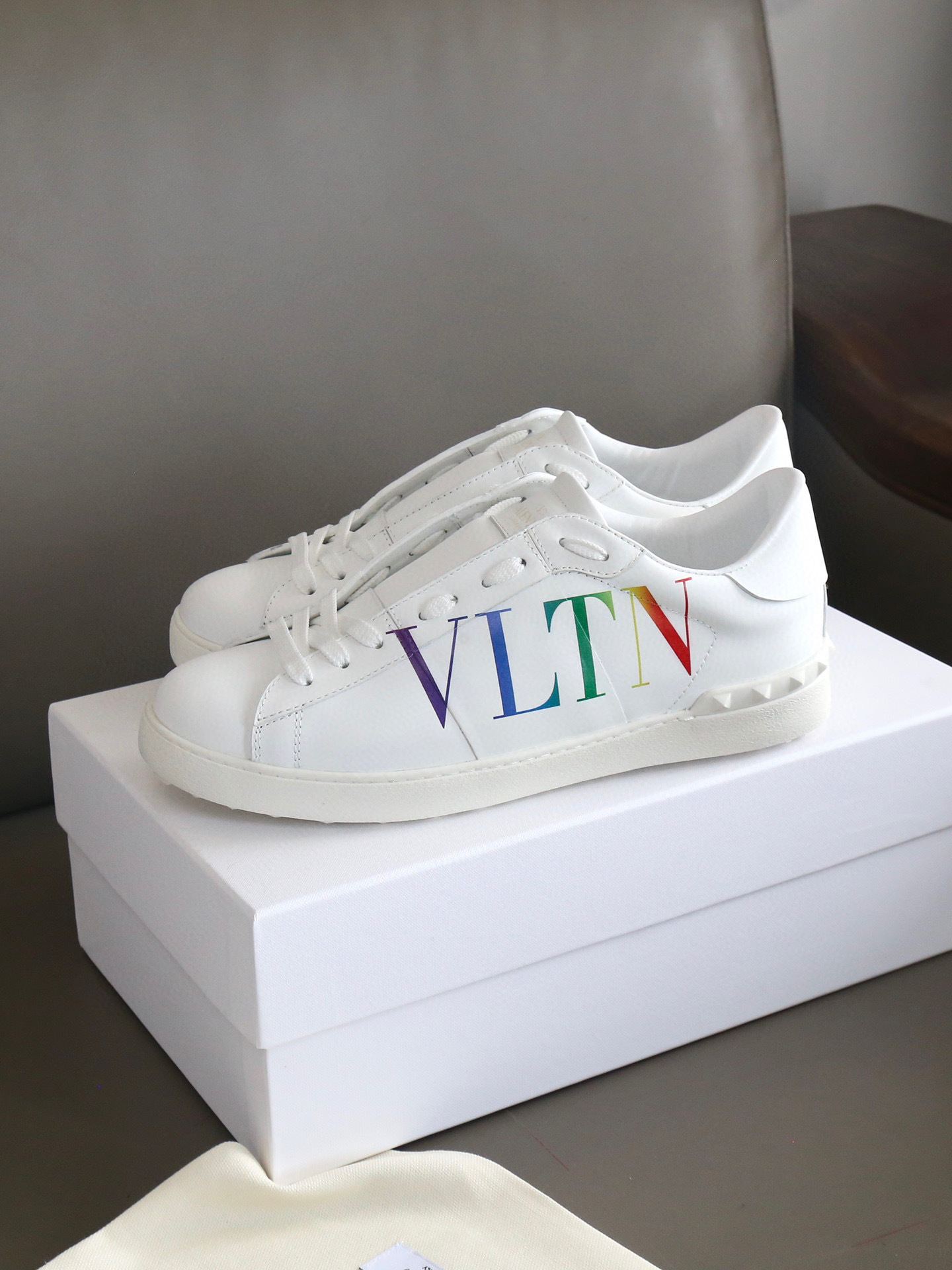 valentino vltn logo sneakers - unisex 35-44 - Image 8