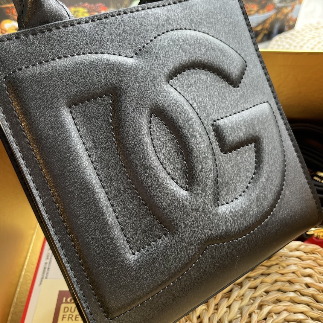 dolce & gabbana black leather dg logo bag 17.5x16.5x8 - Image 8
