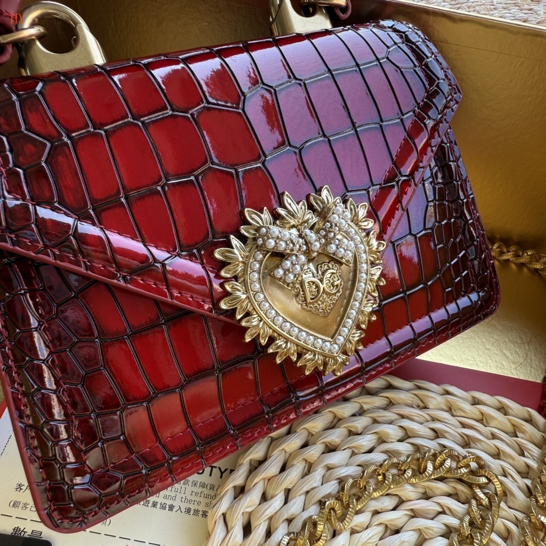 dolce & gabbana red crocodile-effect mini bag 19*13*4.5 - Image 8