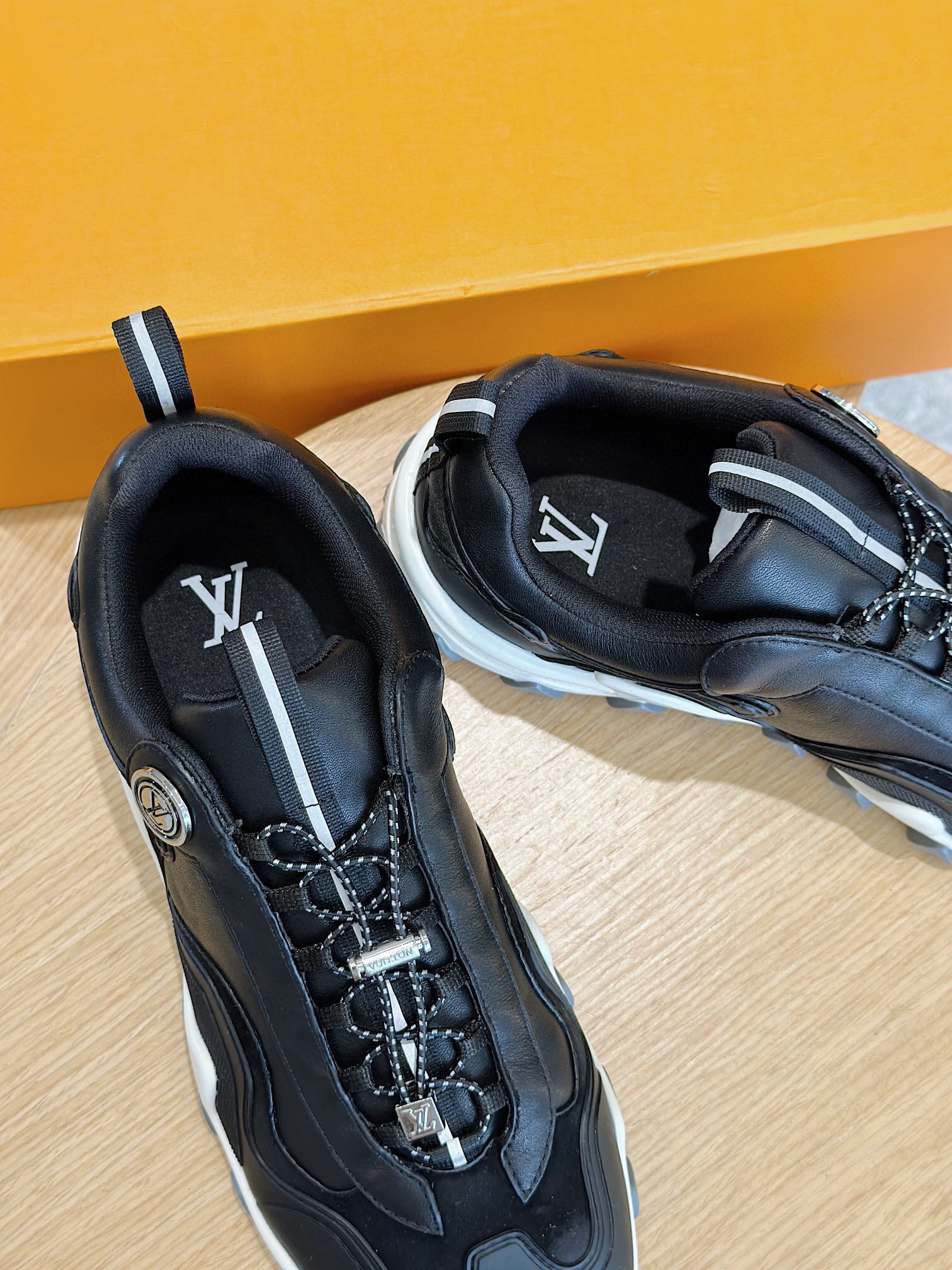 louis vuitton high-end sneakers size 39-44 - Image 8
