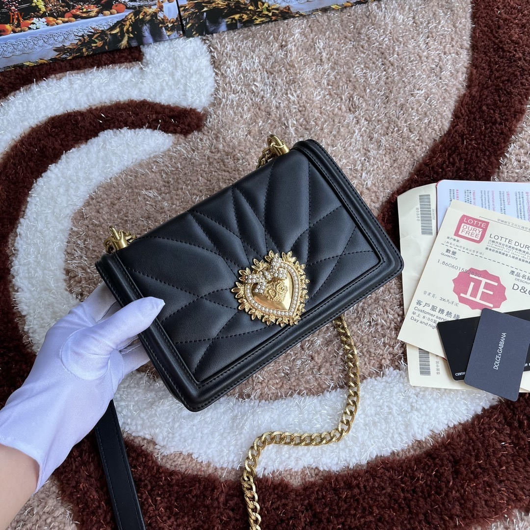dolce & gabbana quilted black bag with heart emblem - Image 8