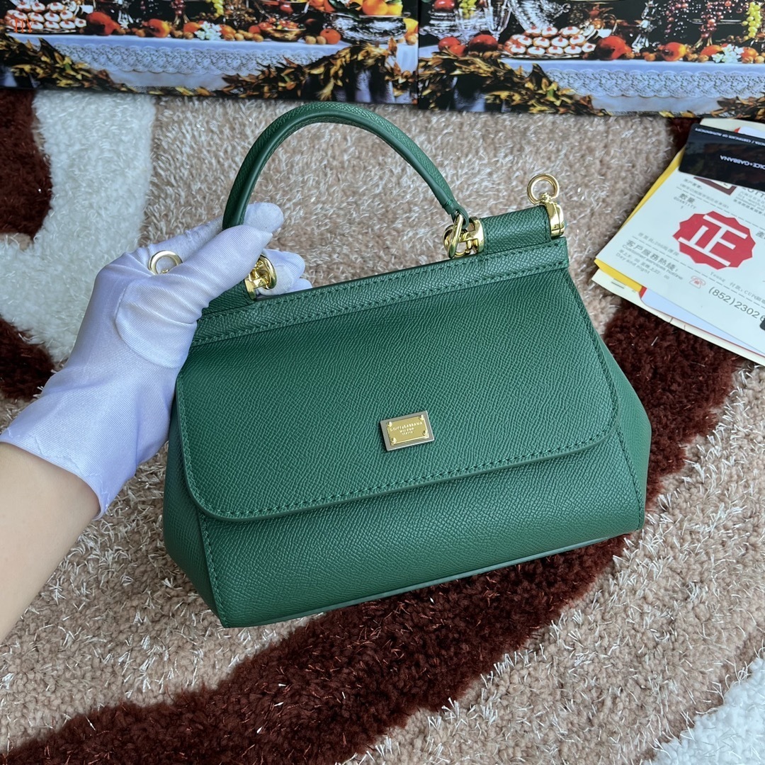 dolce & gabbana green handbag 20*17*7 cm - Image 8