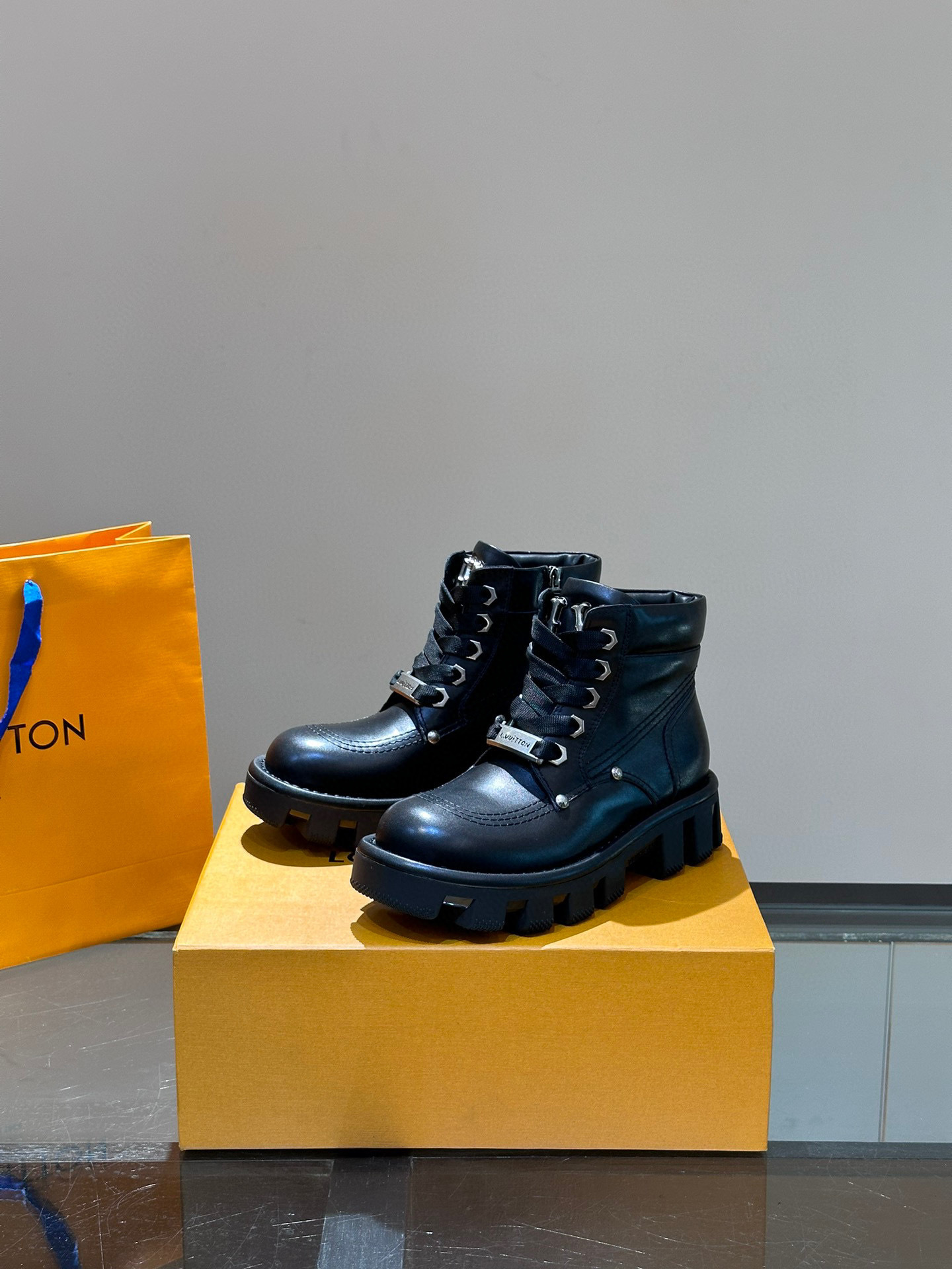 louis vuitton black ankle boots size 35-44 - Image 8