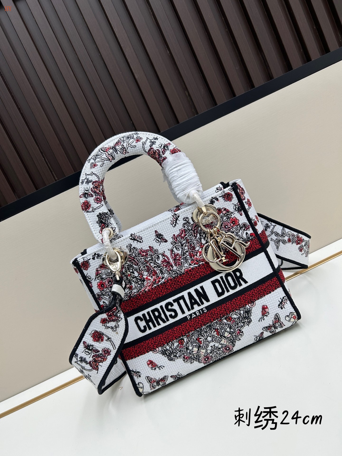 christian dior embroidered tote bag 24cm