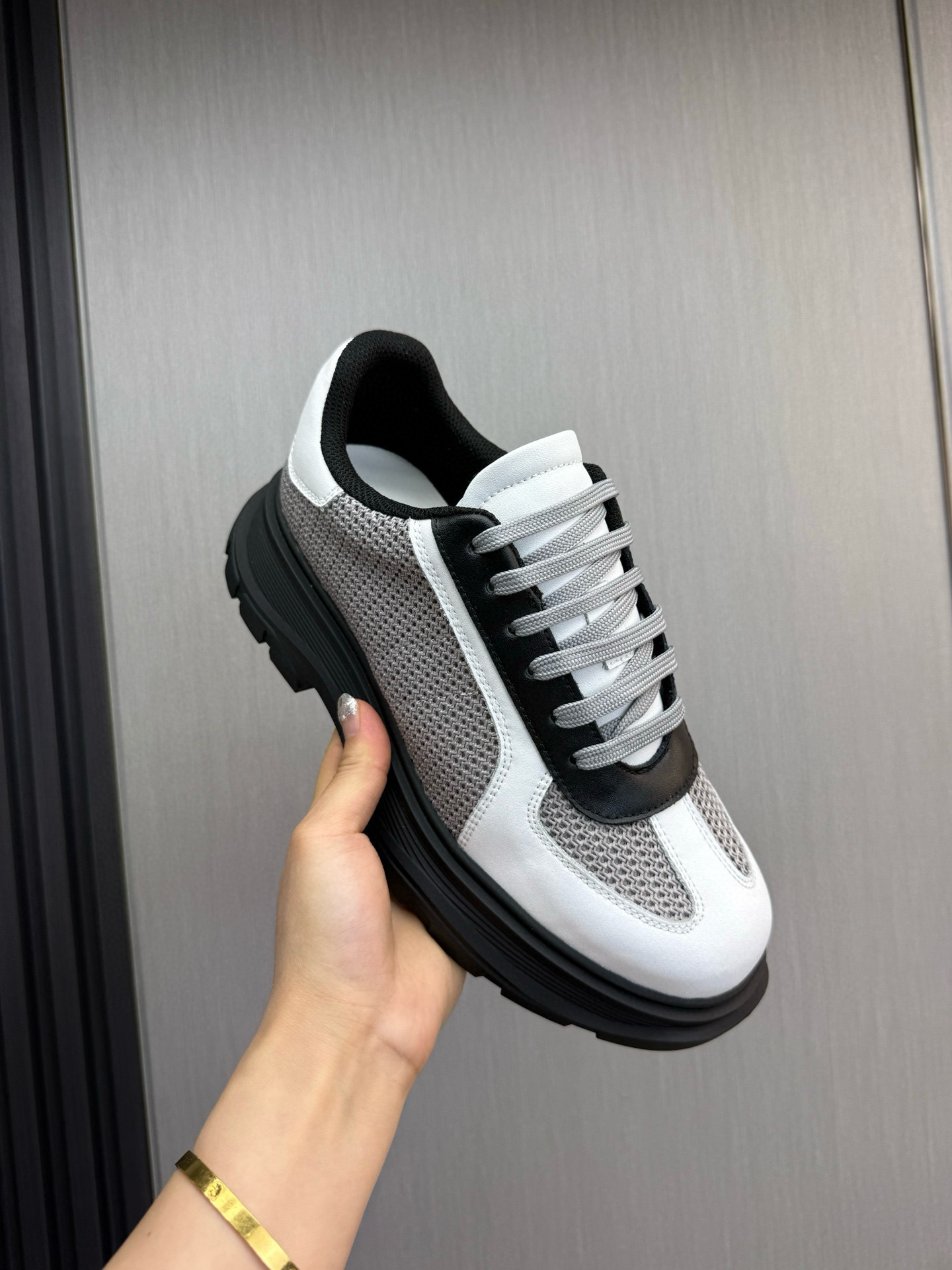 alexander mcqueen unisex sneakers 35/44 - black & white - Image 8