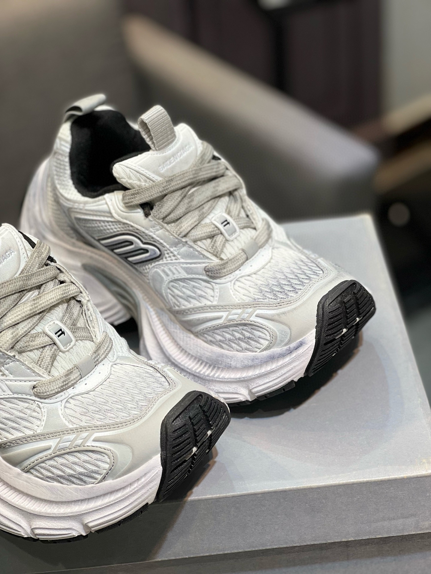 balenciaga unisex sneakers - size 35/46 - Image 8