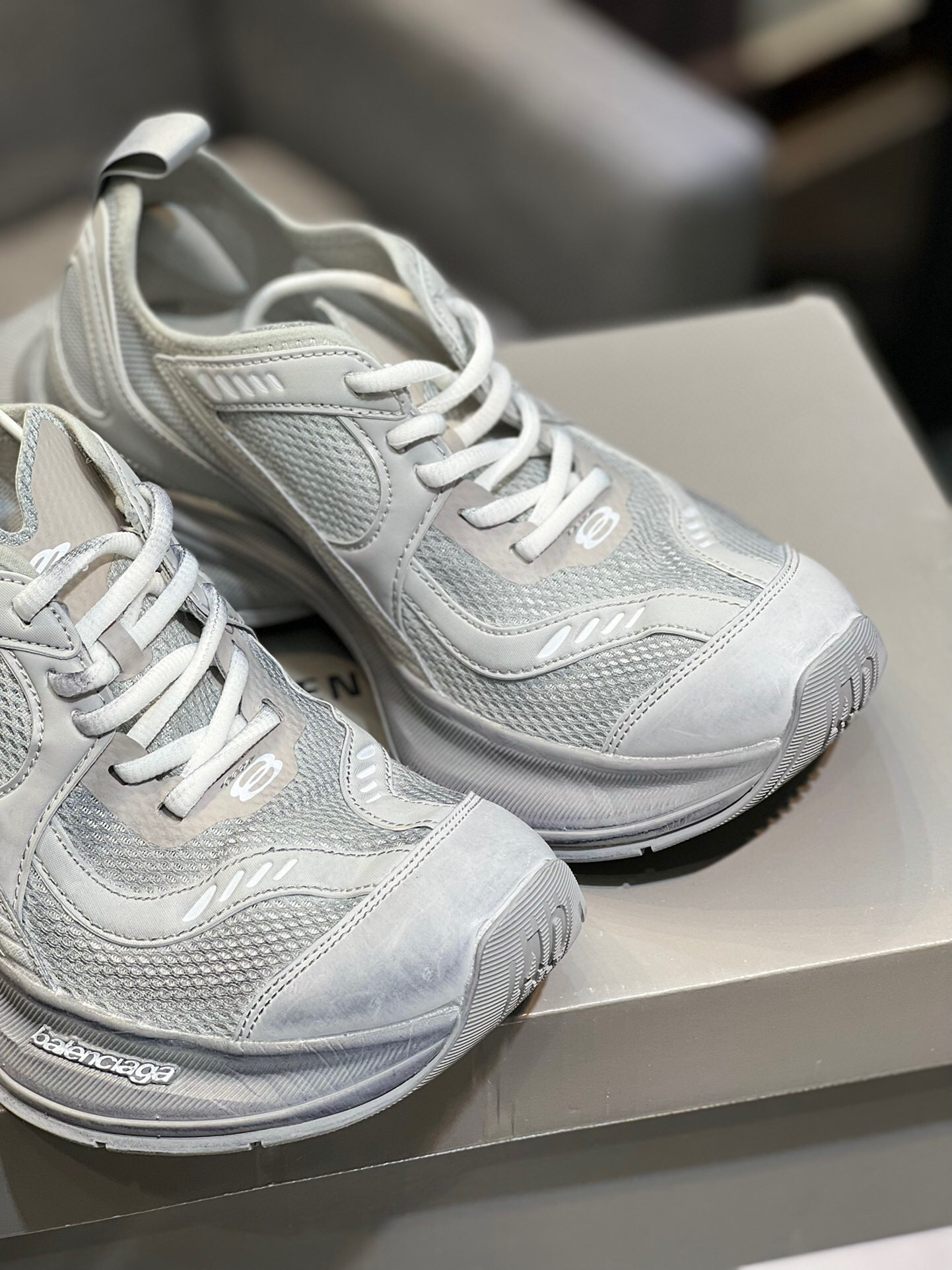 balenciaga unisex sneakers size 35-44 in white - Image 8