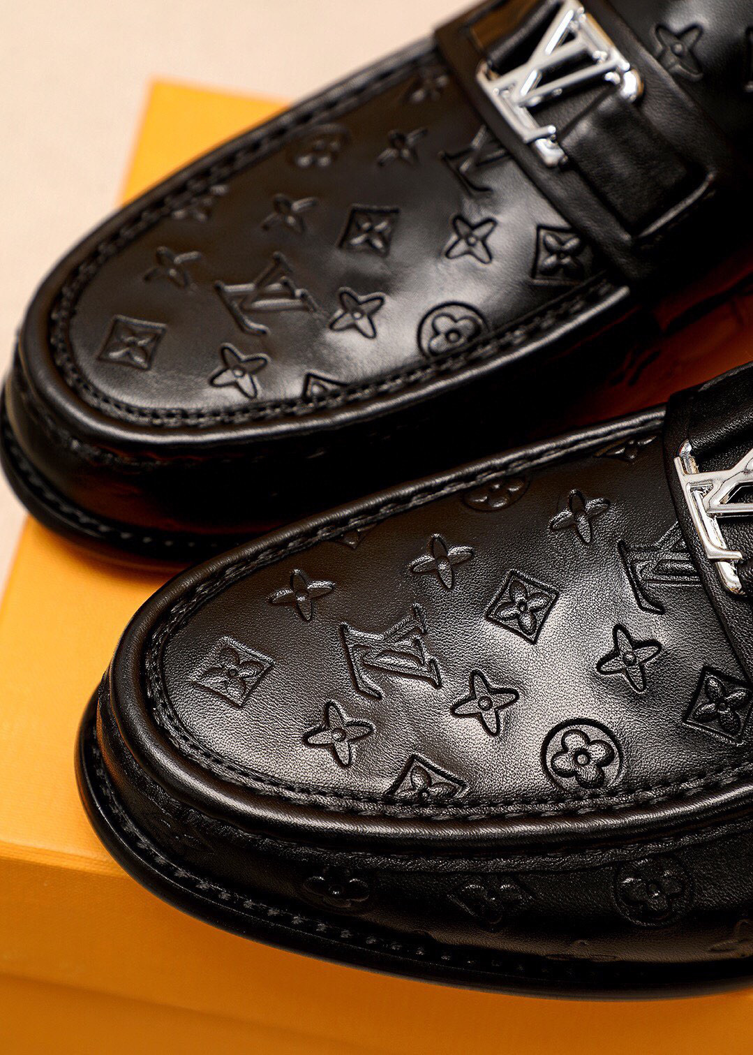 louis vuitton black leather loafers size 38-44 - Image 8
