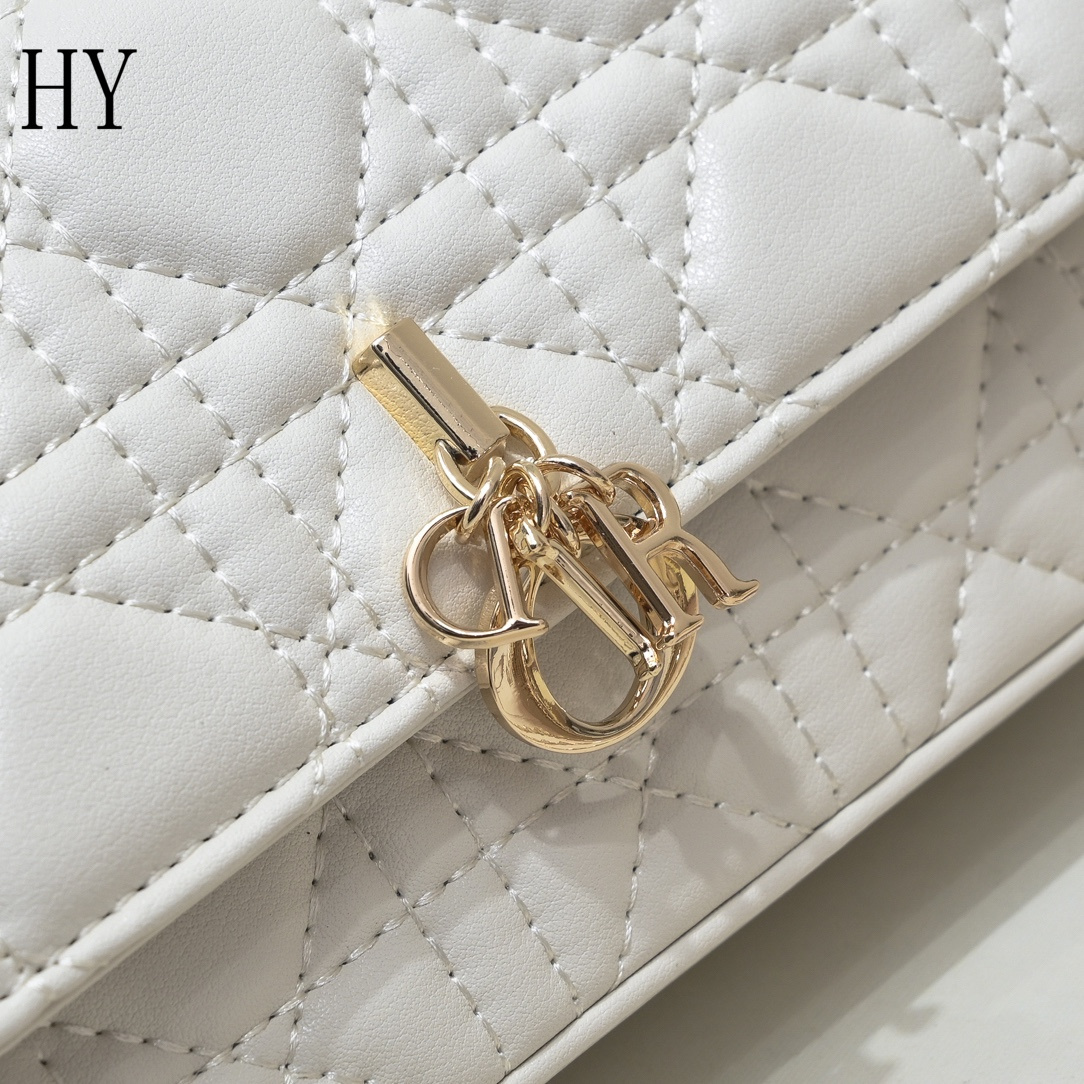 dior quilted white crossbody bag - 18.5 x 10 x 4 cm - Image 8