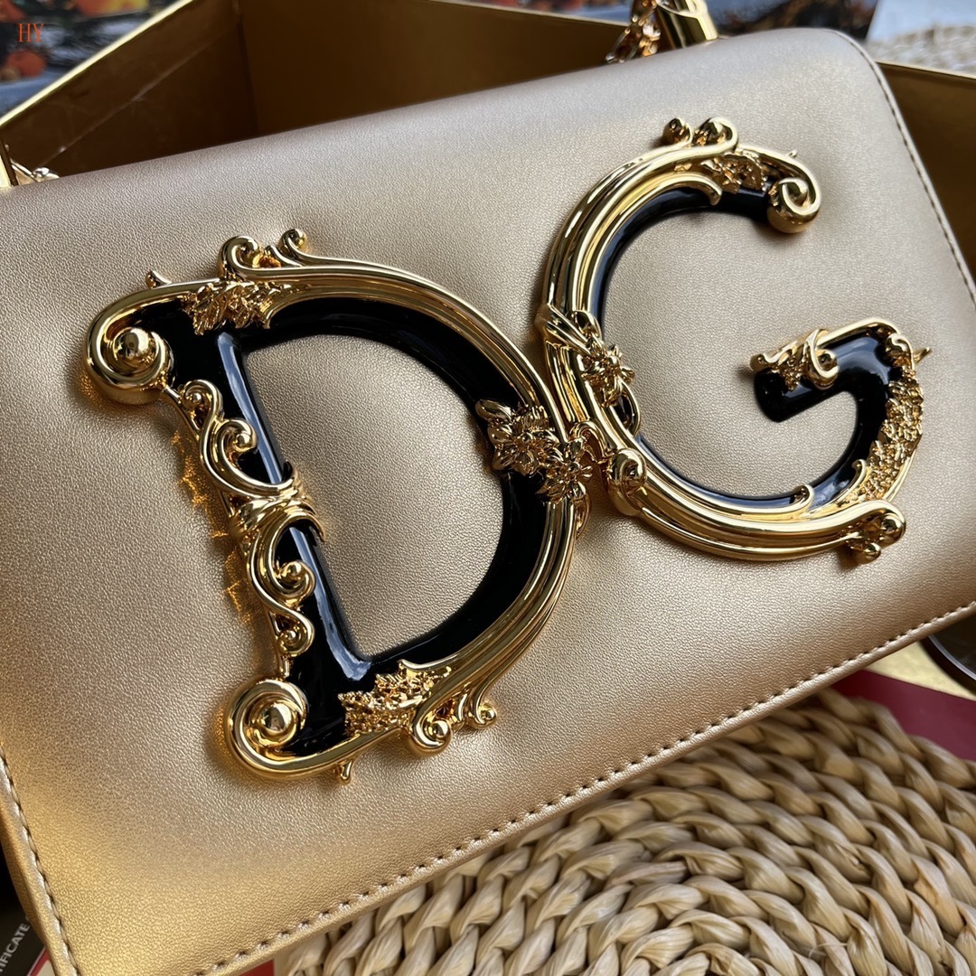 dolce & gabbana dg logo gold clutch bag 21*15*4 - Image 8