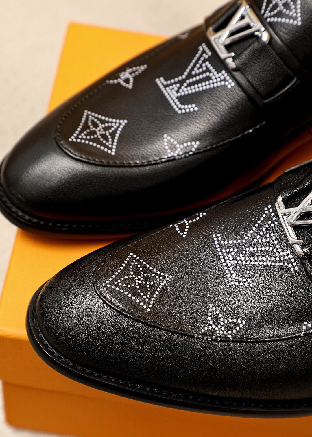 louis vuitton black leather loafers size 38-44 - Image 8