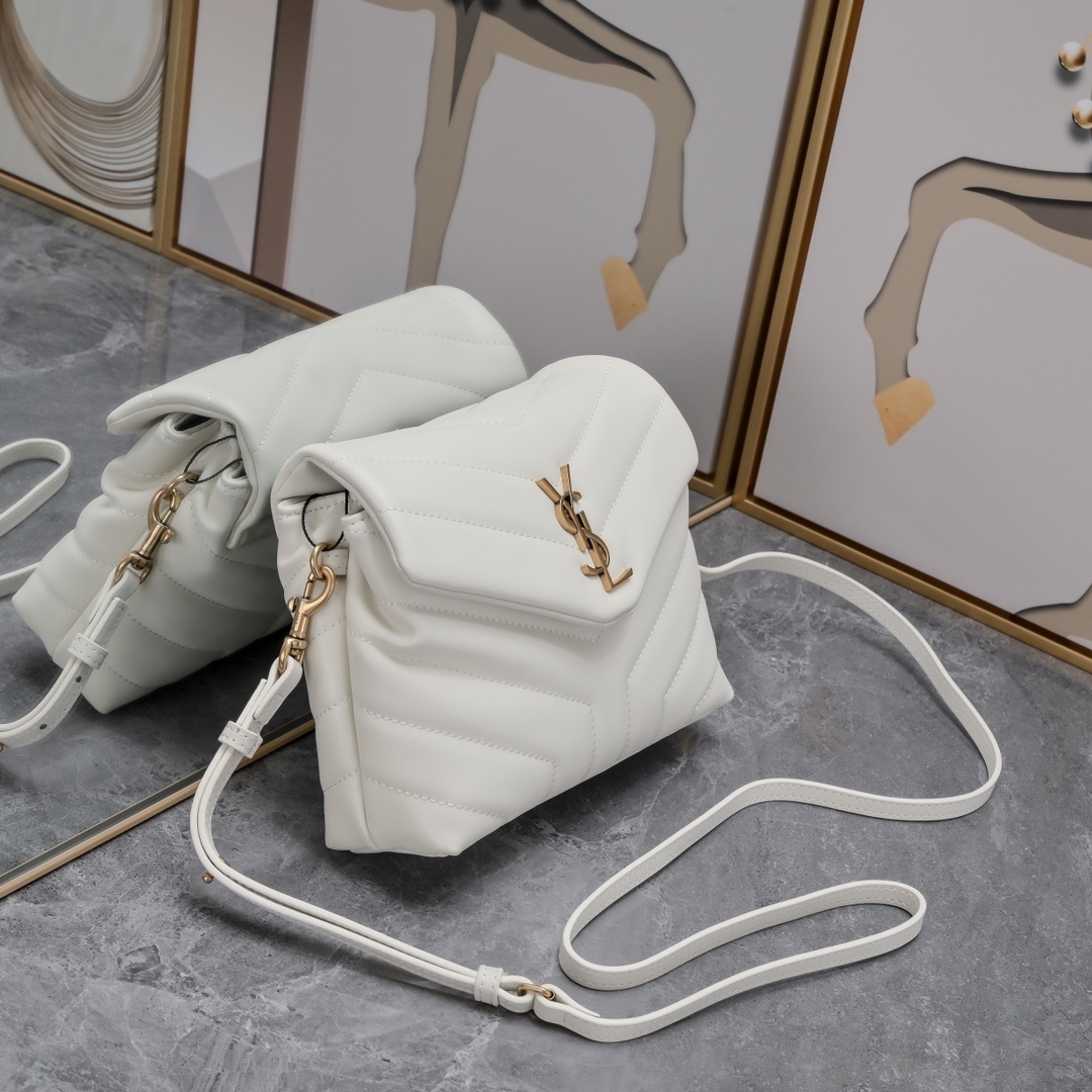 yves saint laurent quilted white leather bag - 20x14x7cm - Image 8