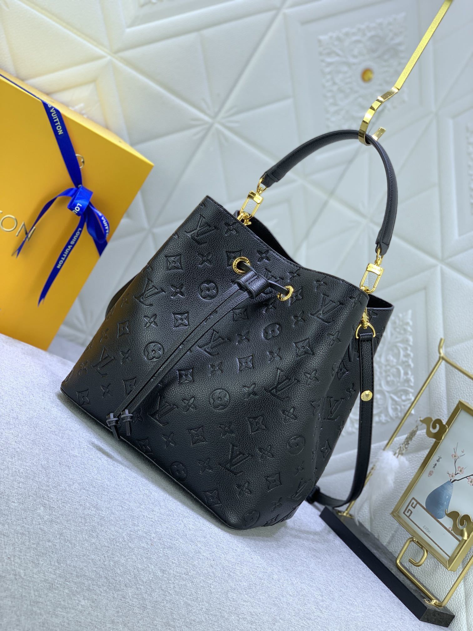 louis vuitton black bucket bag 26x26x17.5 cm - Image 8