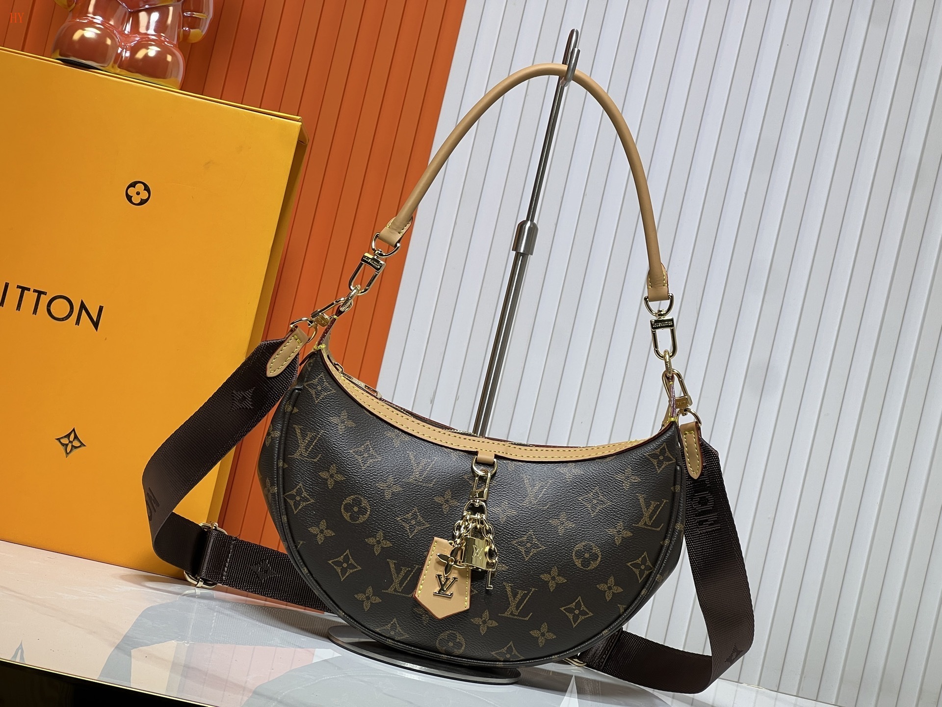 louis vuitton monogram shoulder bag 33*22*9