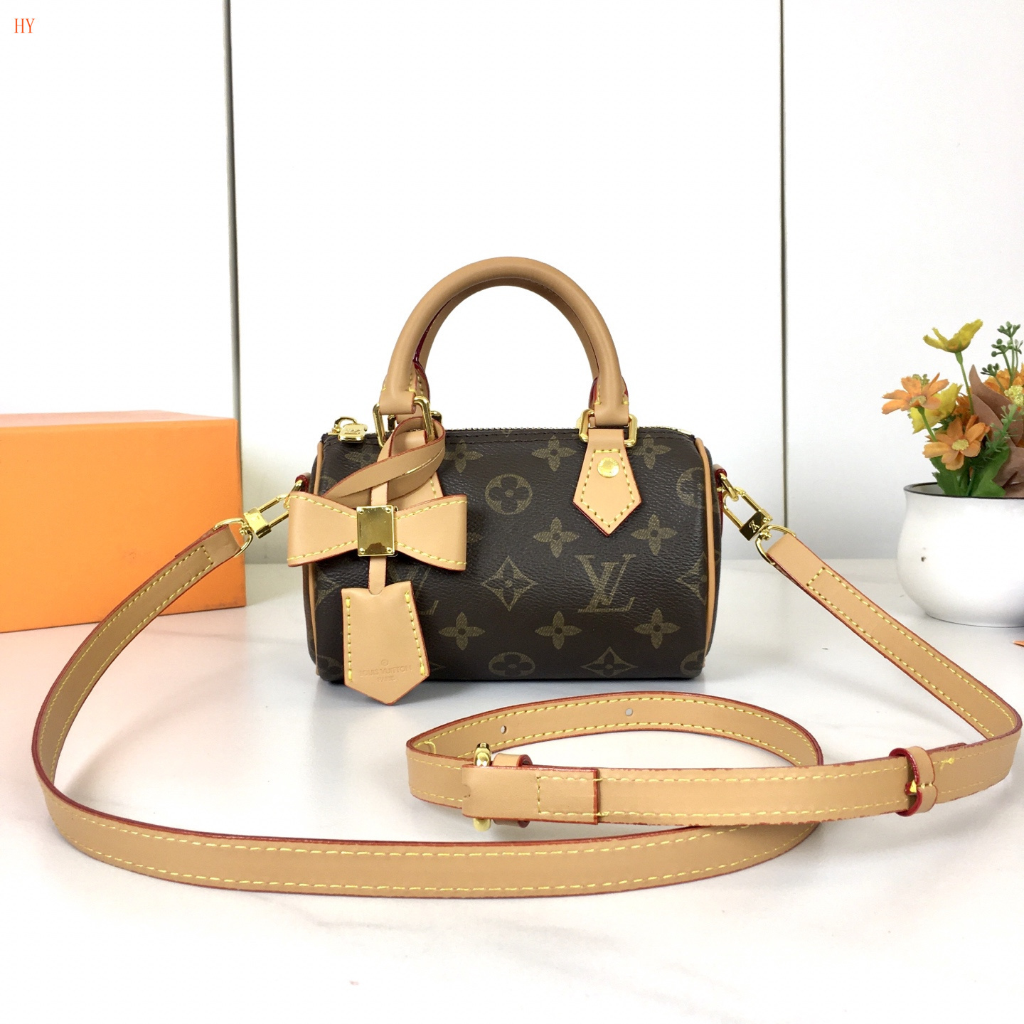 louis vuitton mini handbag 16x10x7.5 cm - model 523071