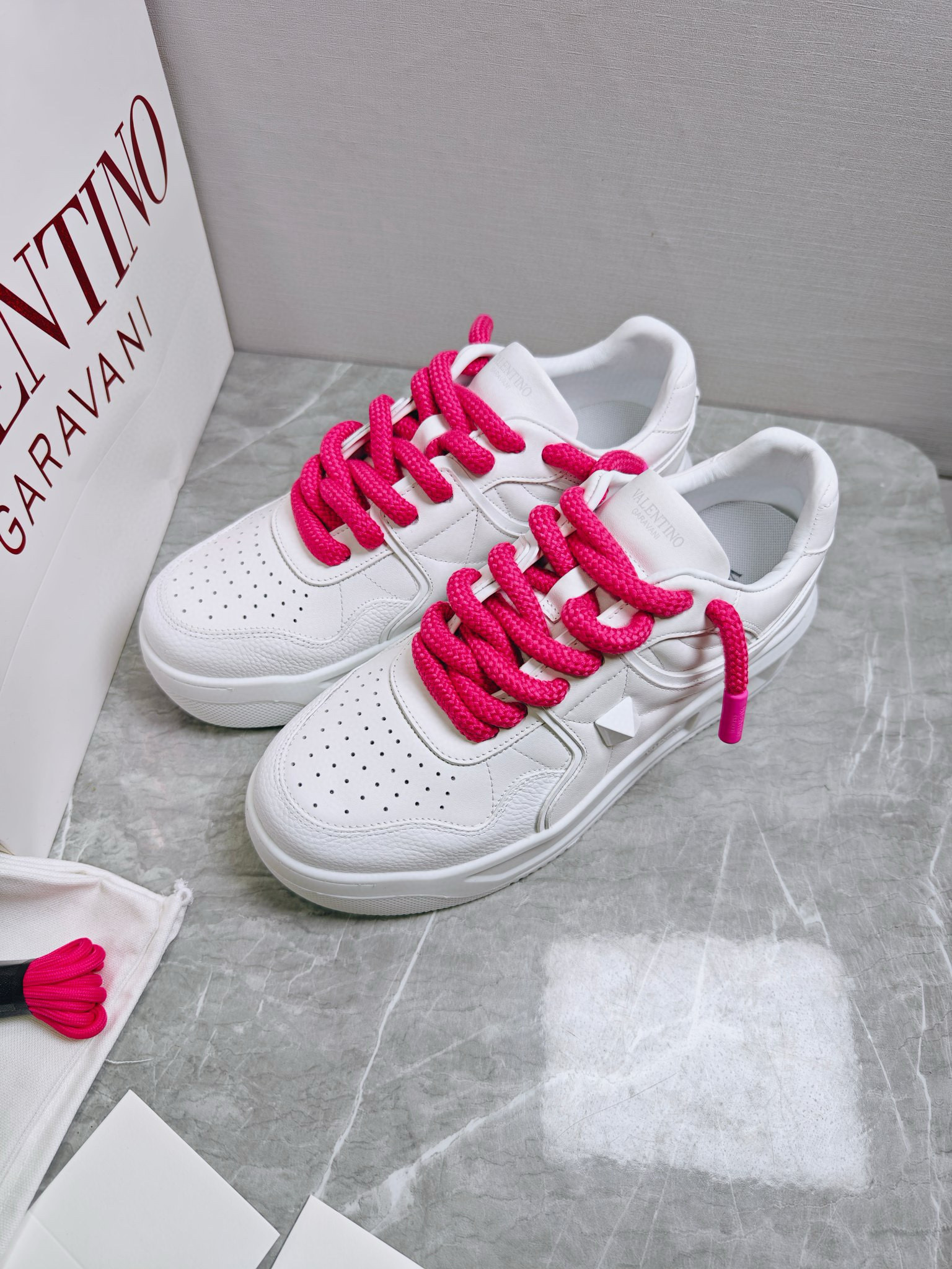 valentino unisex sneakers with pink laces, size 35/44 - Image 8