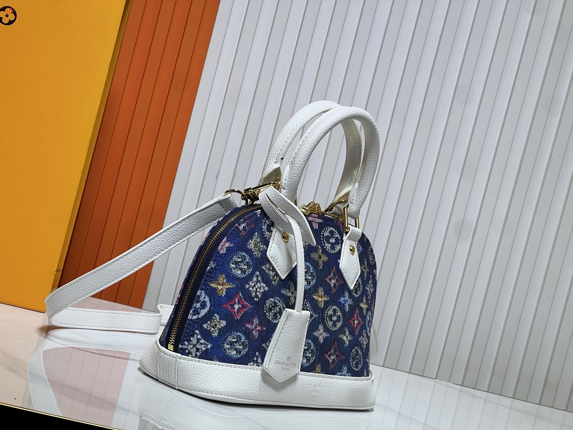 louis vuitton handbag 23.5x17.5x11.5 - Image 8