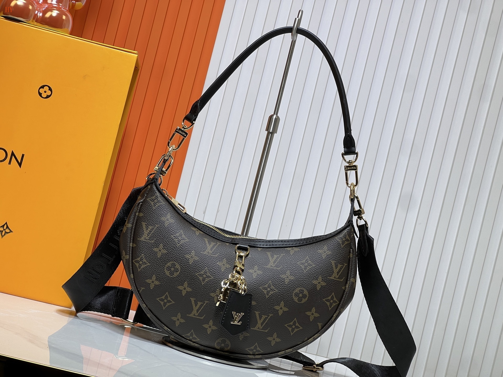 louis vuitton monogram shoulder bag 33x22x9 cm
