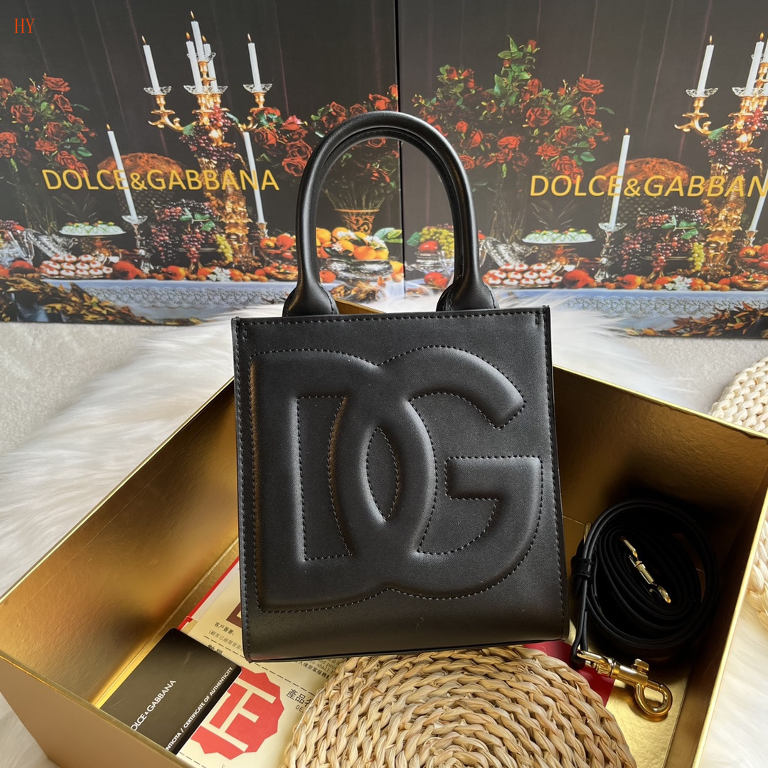 dolce & gabbana black leather dg logo bag 17.5x16.5x8