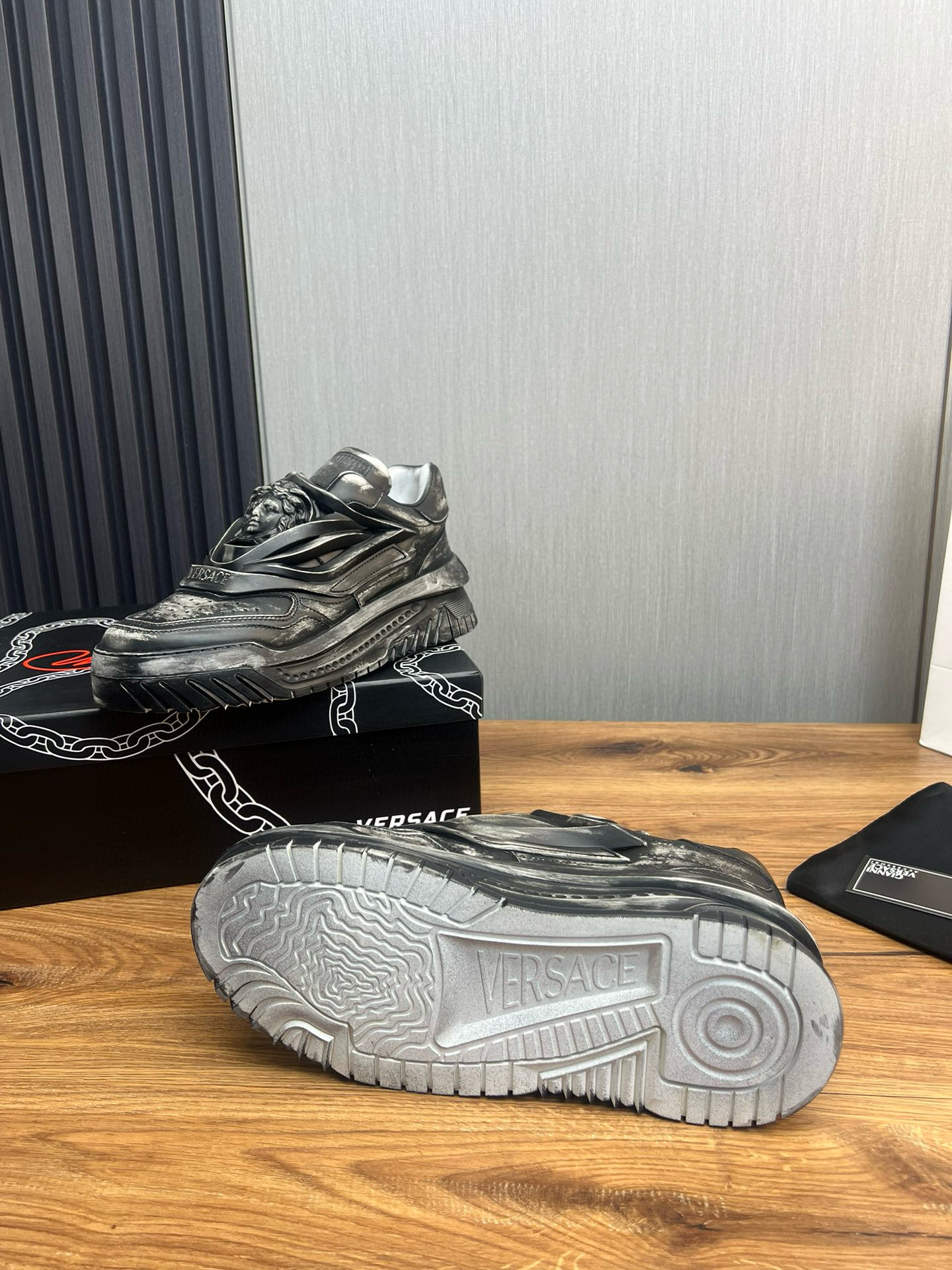 versace casual shoes - size 38/44 - Image 9