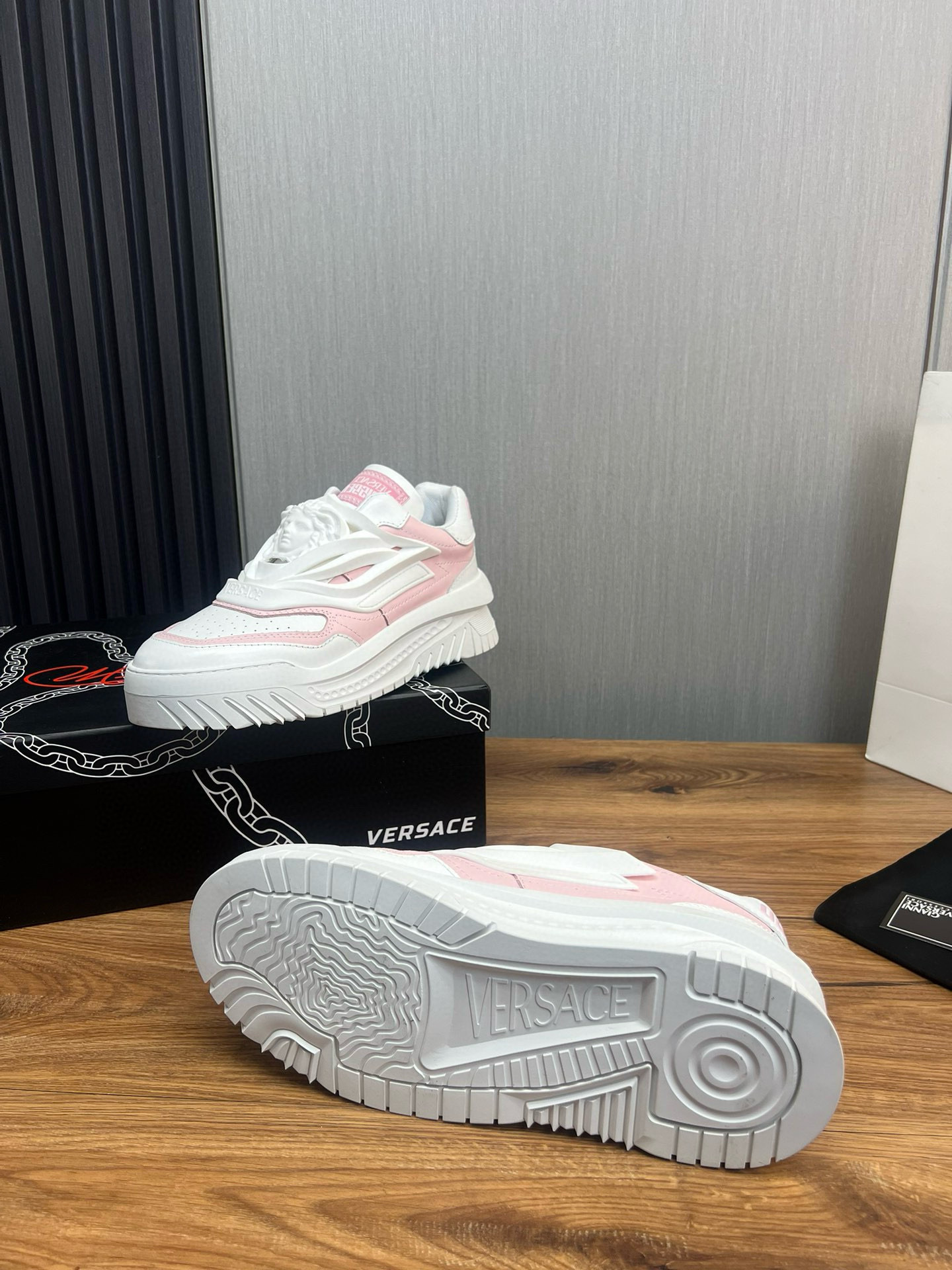 versace casual sneakers in white/pink - sizes 38/44 - Image 9