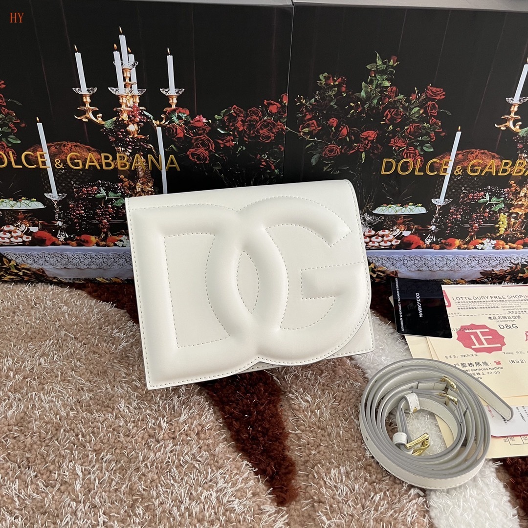 dolce & gabbana white logo bag 20*16*5.5