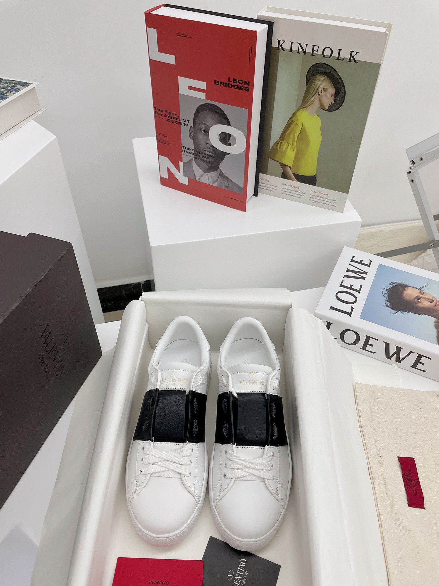 valentino unisex sneakers 35-44 - stylish and comfortable - Image 9