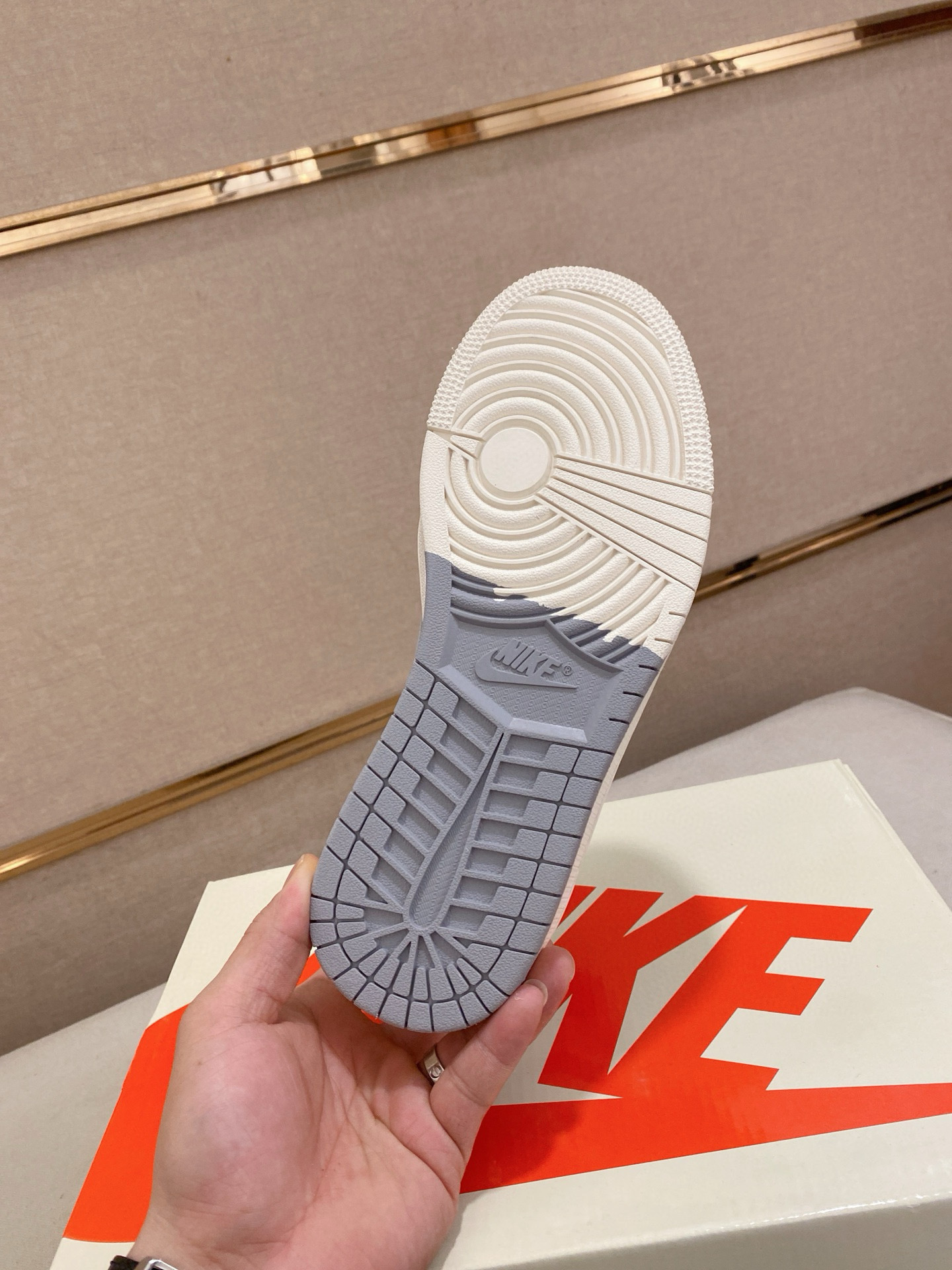 louis vuitton x supreme air jordan 1 low - size 35/44 - Image 9