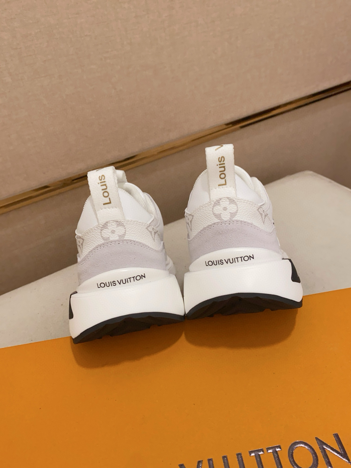 louis vuitton l casual shoes 38/44 - white - Image 9