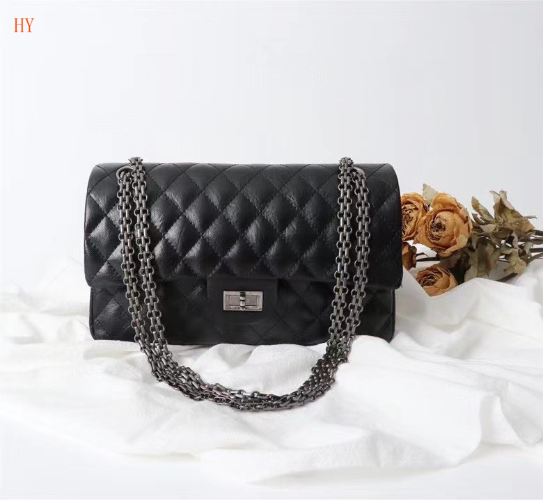 chanel black quilted handbag 25.5x17x7.5 cm