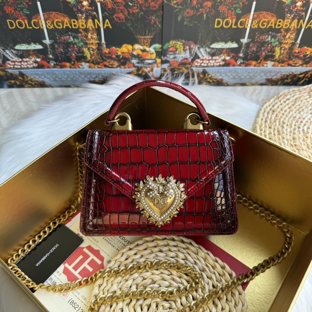 dolce & gabbana red crocodile-effect mini bag 19*13*4.5